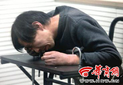 3月29日，多次騷擾孕婦的賈某在公安蓮湖分局接受訊問
