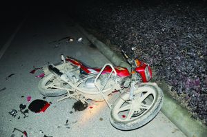 事故現(xiàn)場，被撞摩托車