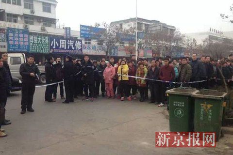 亳州路邊垃圾桶內(nèi)驚現(xiàn)碎尸。網(wǎng)友供圖
