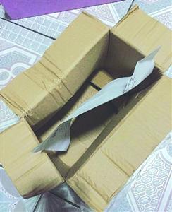拼多多團(tuán)購面膜，結(jié)果送來一個空盒、一張紙條。