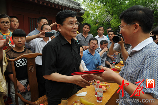 余光中、汪國(guó)真做客杜甫故里 共話詩圣家國(guó)情懷