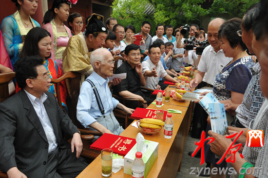 余光中、汪國(guó)真做客杜甫故里 共話詩圣家國(guó)情懷