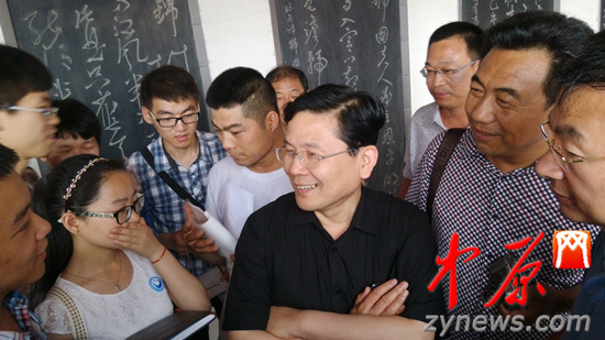 余光中、汪國(guó)真做客杜甫故里 共話詩圣家國(guó)情懷