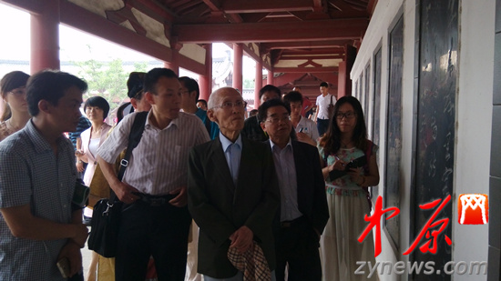 余光中、汪國(guó)真做客杜甫故里 共話詩圣家國(guó)情懷