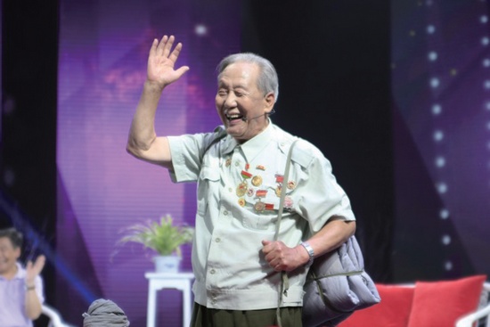 83歲，張立修打行軍包依然很迅速