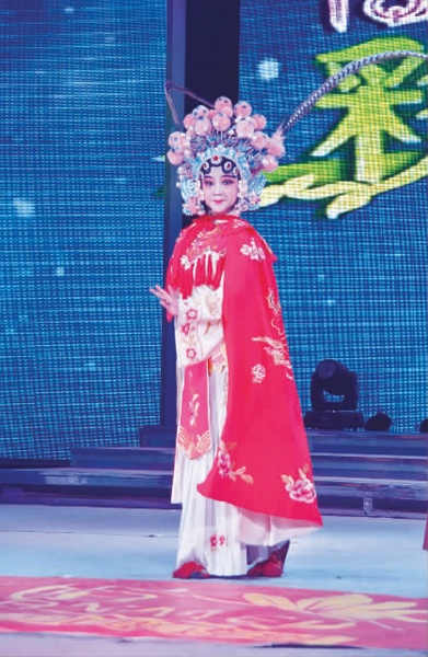 河南電視臺(tái)新農(nóng)村頻道少兒戲曲春晚，杜麗鵬表演的《西游記》中的借扇故事