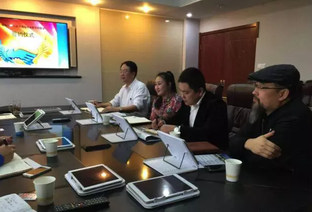 從右至左依次為趙財神，雅購供銷CEO許濤，農(nóng)團聯(lián)盟創(chuàng)始人王婷。