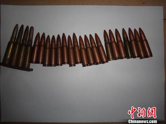 覃某主動(dòng)上交的23發(fā)子彈。　鐘欣　攝